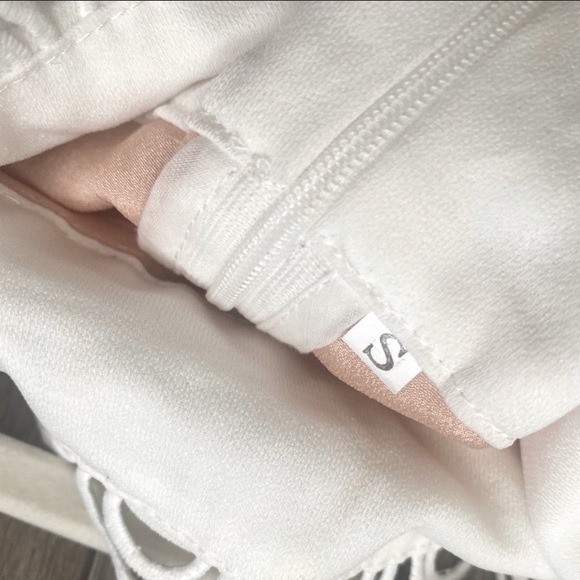 SOLD… White Ruffled & Lace Dress - Picture 12 of 14